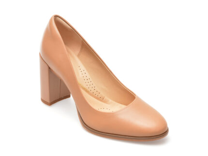 Pantofi CLARKS nude
