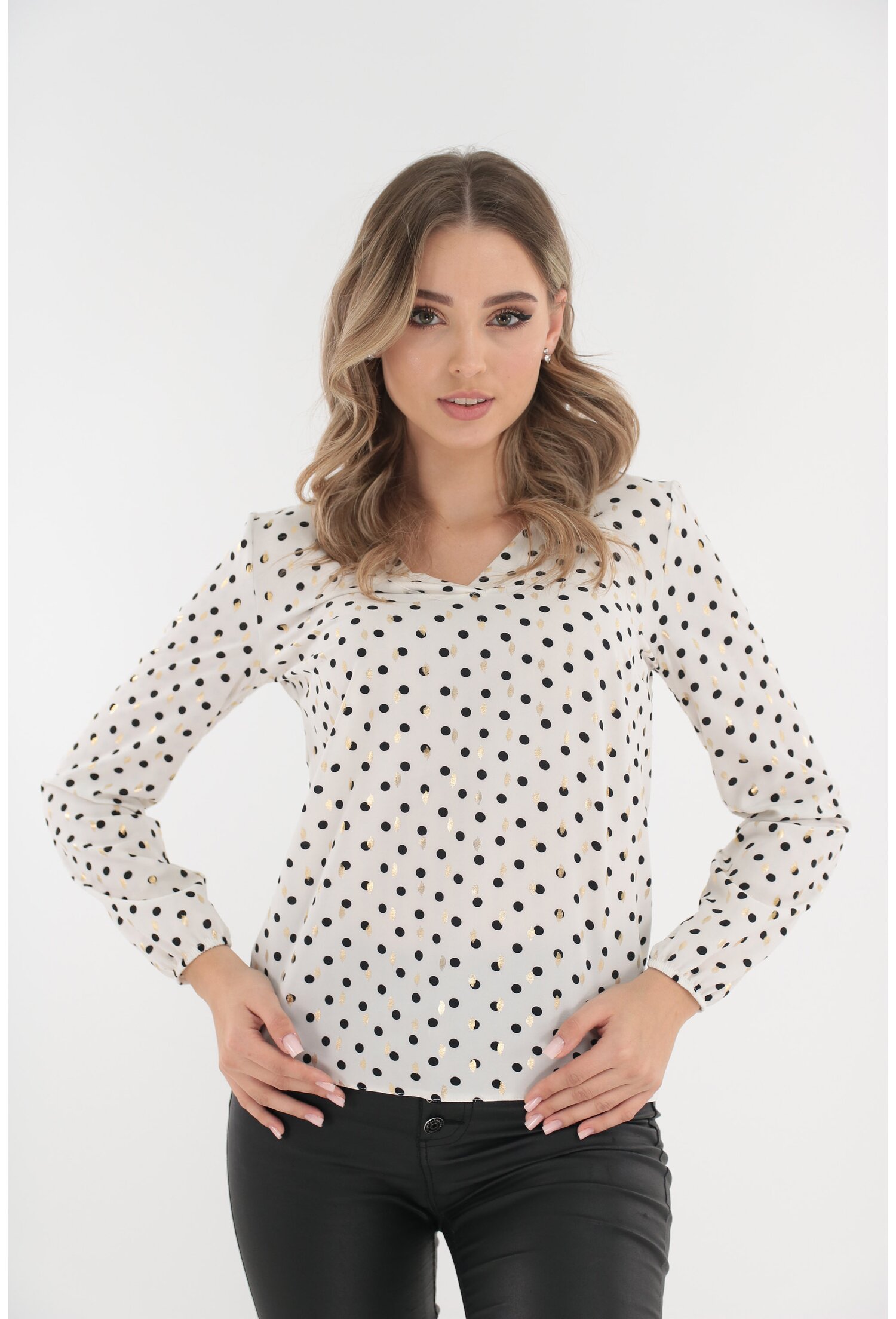 Bluza alba cu anchior si imprimeu cu buline negre Bluza alba cu anchior si imprimeu cu buline negre