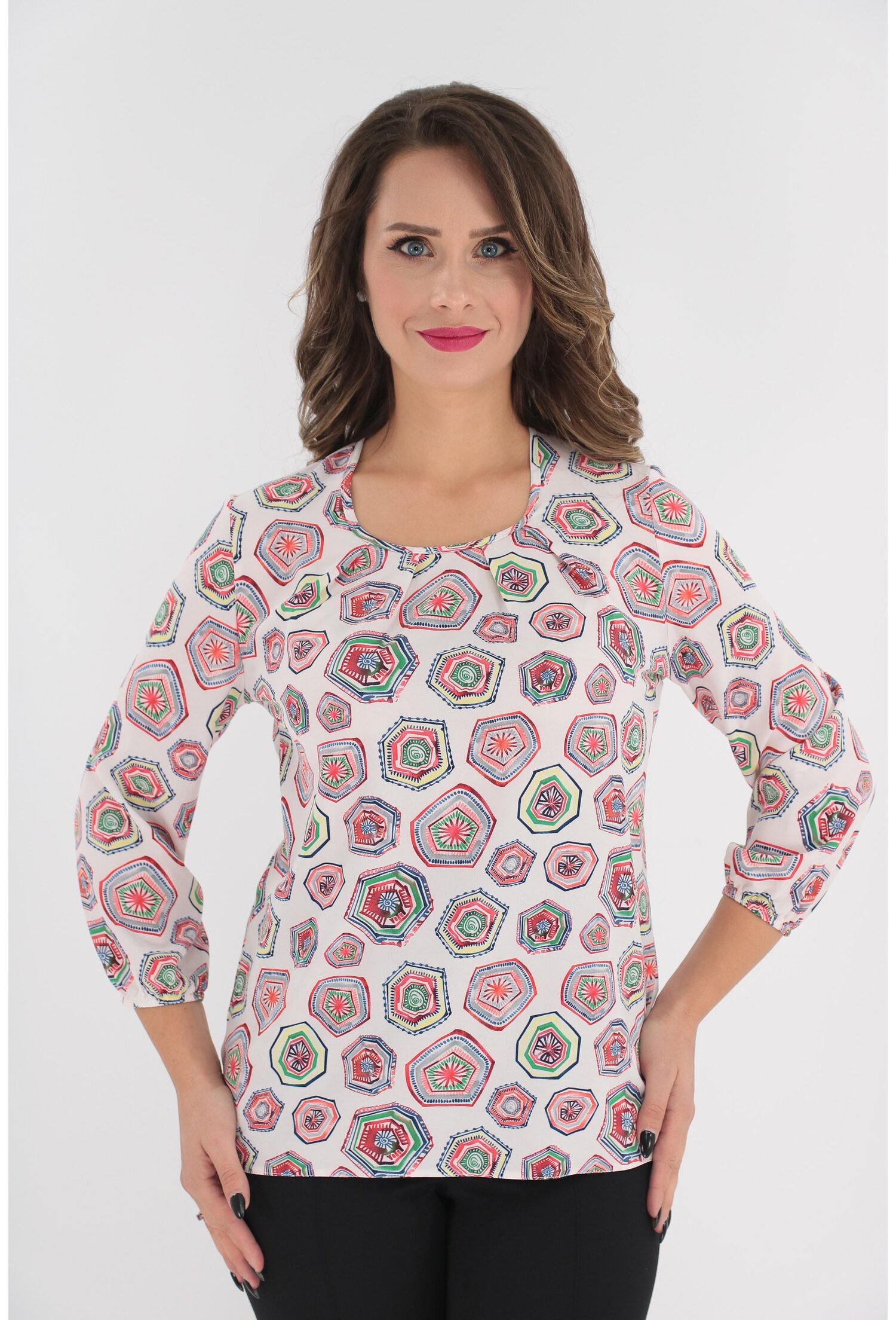Bluza alba cu print geometric multicolor Bluza alba cu print geometric multicolor