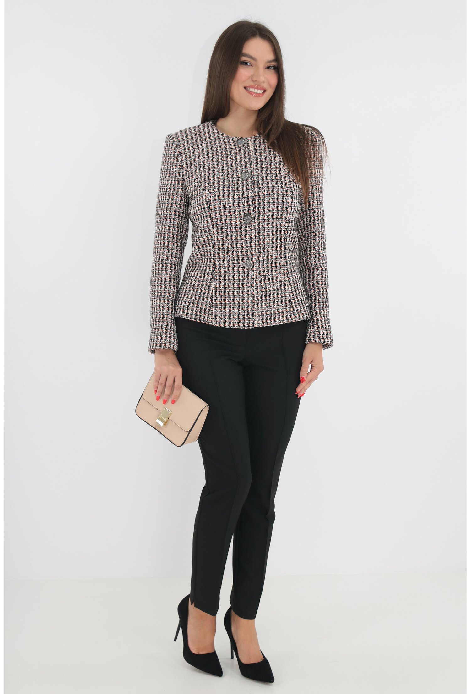 Costum - sacou roz din stofa bucle si pantaloni negri Costum - sacou roz din stofa bucle si pantaloni negri