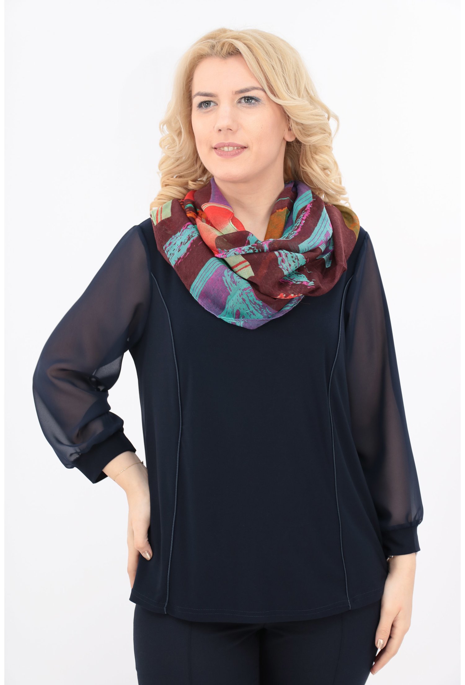 Esarfa fina mov cu desen geometric multicolor Esarfa fina mov cu desen geometric multicolor