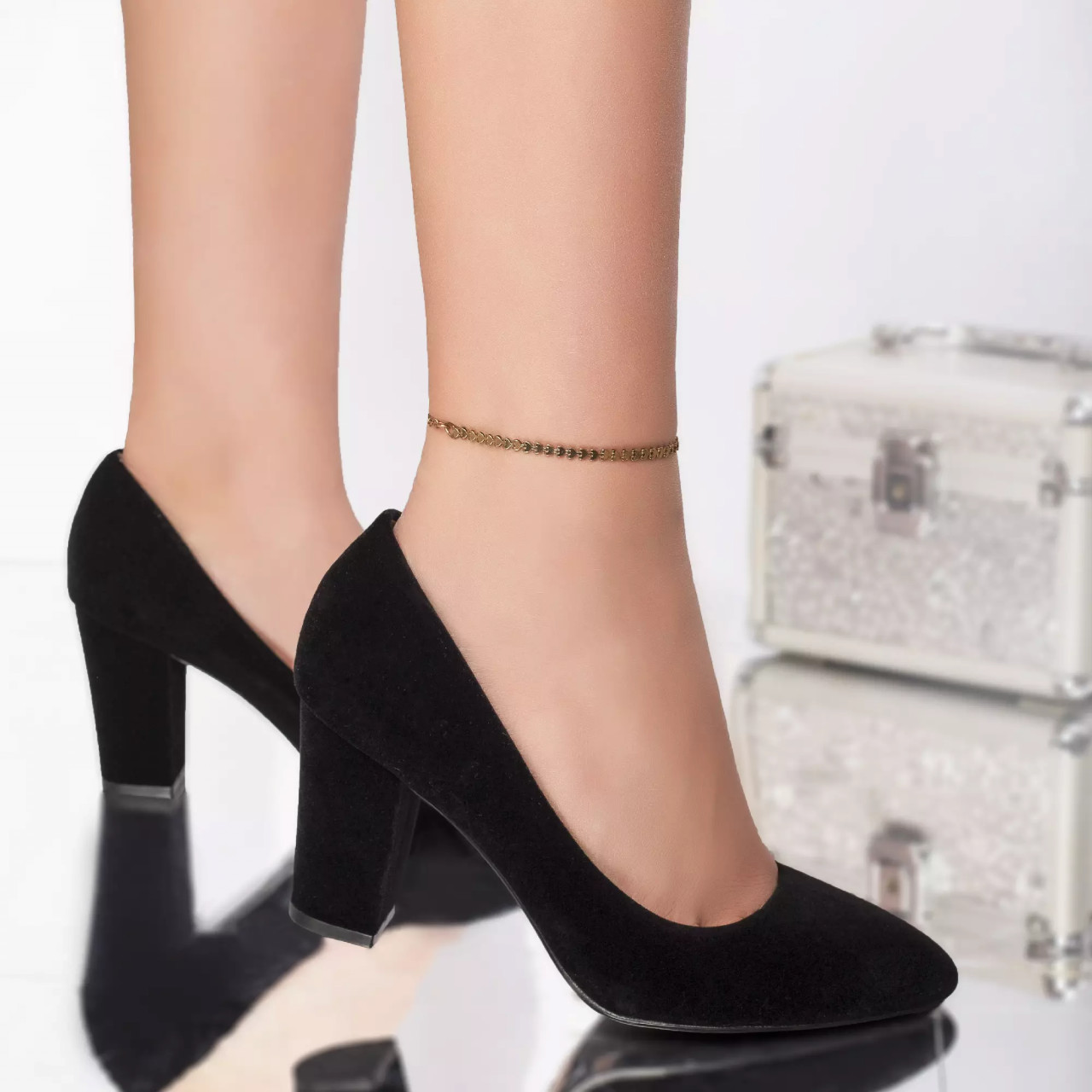 Pantofi cu toc elizabeth negru catifea Pantofi cu toc elizabeth negru catifea