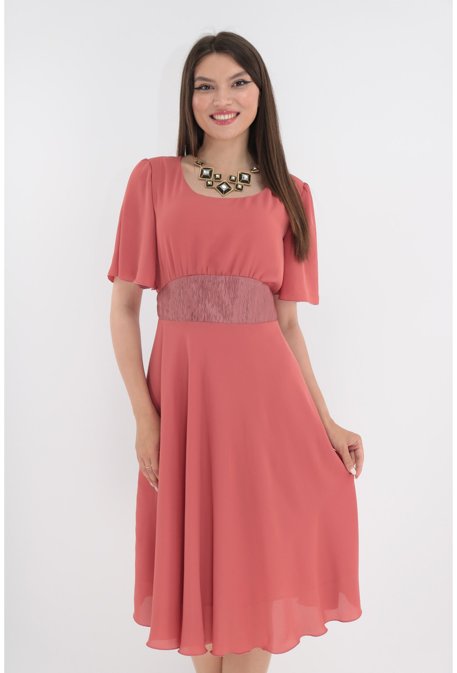 Rochie clos roz cu cordon din dantela Rochie clos roz cu cordon din dantela