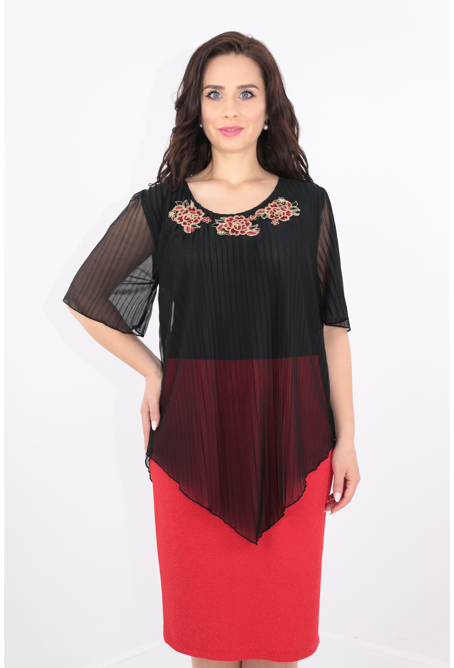 Rochie din stofa rosie cu fir metalic si voal plisat negru Rochie din stofa rosie cu fir metalic si voal plisat negru