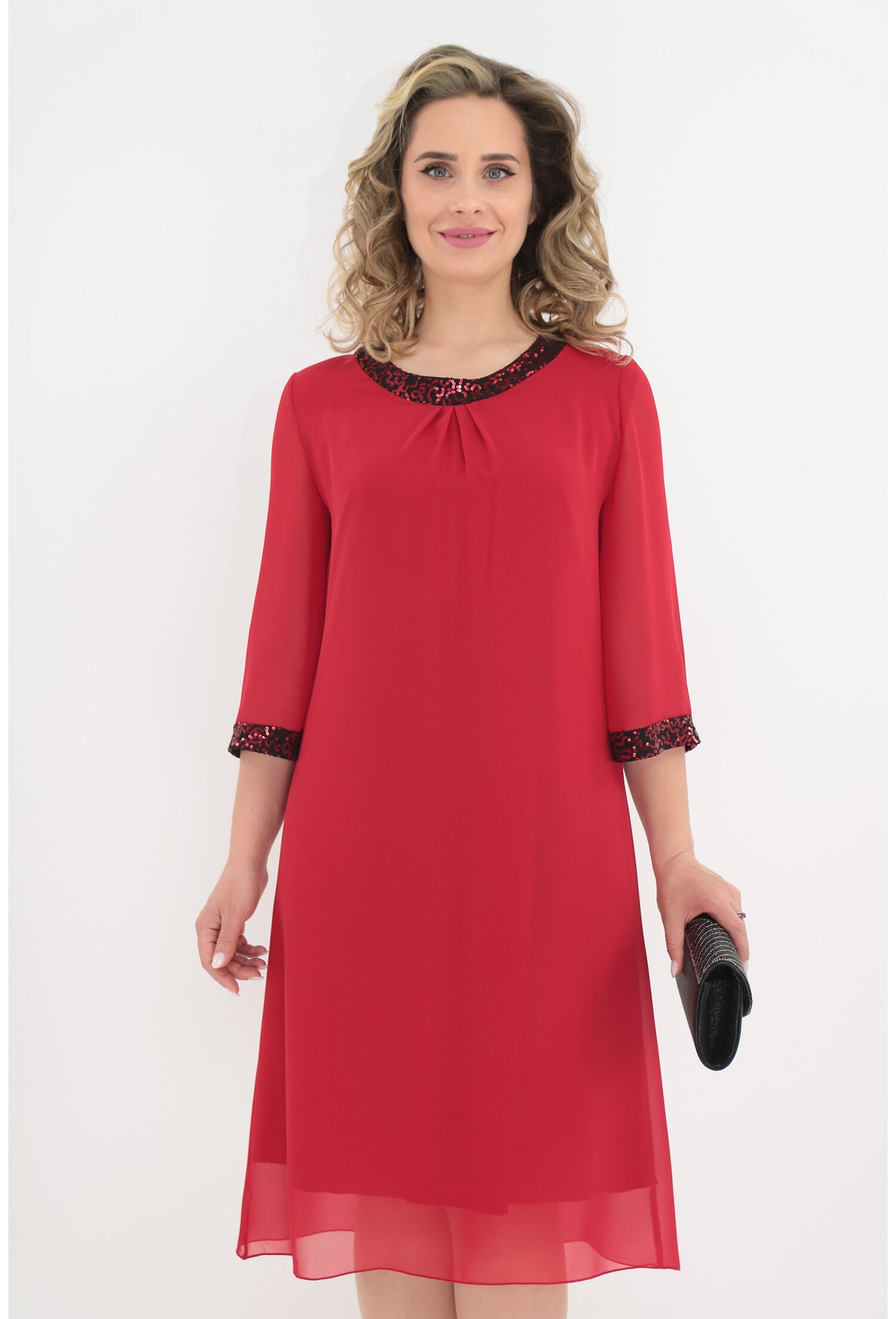 Rochie rosie din voal accesorizata cu paiete Rochie rosie din voal accesorizata cu paiete